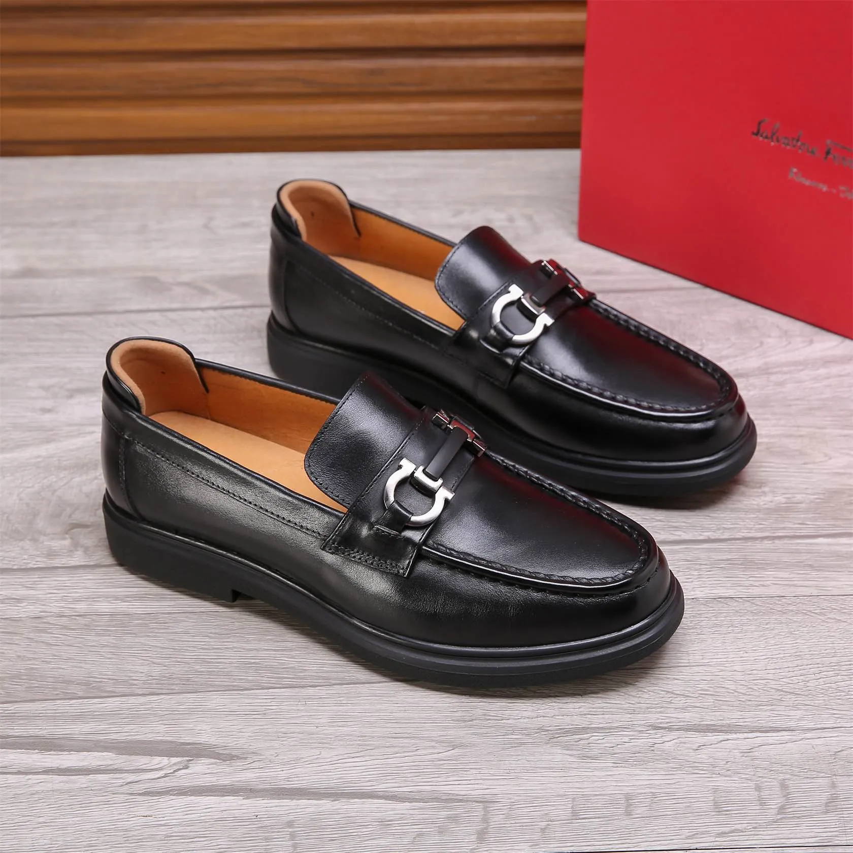 Men's shoes 💰460 🕷🕷🐂【Ferragamo】Ferragamo Popular fashionable casual shoes🇨🇳Official website counter 1:1 production, original mold opening💯Good quality visible, imported high-end first-layer waxed calfskin, water-dyed🐂leather lining🌿very clear texture, high-quality waterproof, non-slip and wear-resistant outsole🎋high quality and low price, truly handmade🍓Black optional! Code number 38-44 (45-46 customized)......